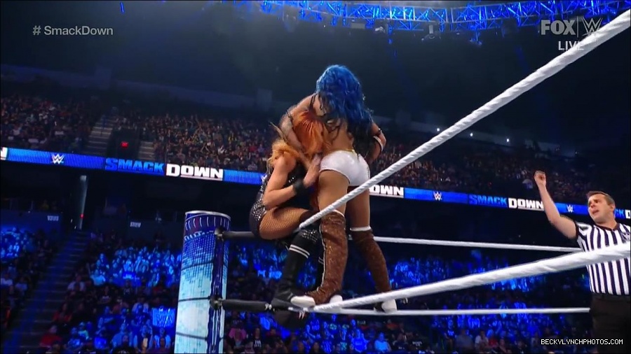 WWE_Supersized_SmackDown_2021_10_15_720p_HDTV_x264-NWCHD_mp4_005881886.jpg