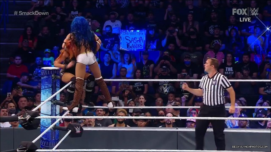 WWE_Supersized_SmackDown_2021_10_15_720p_HDTV_x264-NWCHD_mp4_005882487.jpg