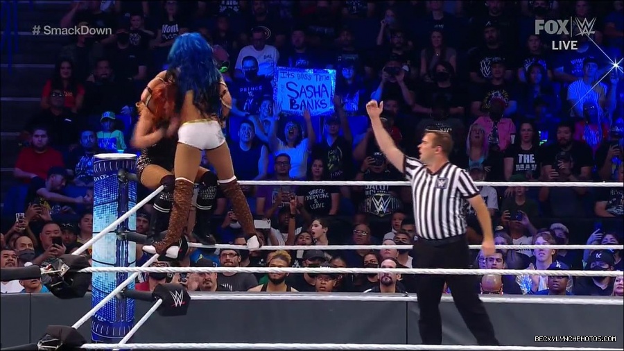 WWE_Supersized_SmackDown_2021_10_15_720p_HDTV_x264-NWCHD_mp4_005883088.jpg