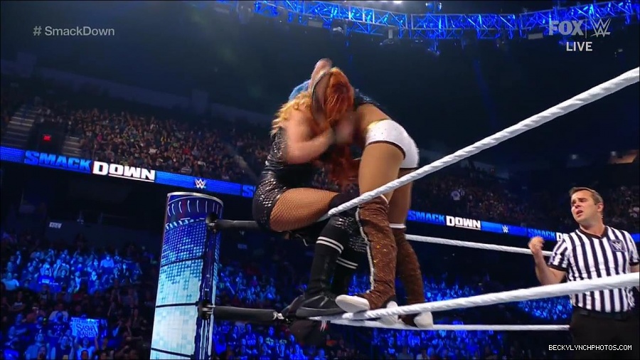 WWE_Supersized_SmackDown_2021_10_15_720p_HDTV_x264-NWCHD_mp4_005884889.jpg