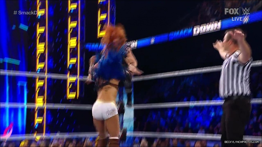 WWE_Supersized_SmackDown_2021_10_15_720p_HDTV_x264-NWCHD_mp4_005886091.jpg
