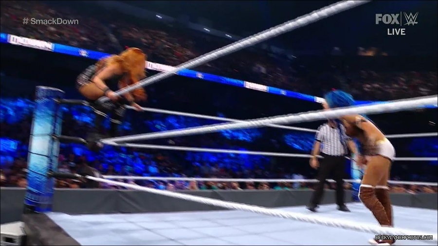WWE_Supersized_SmackDown_2021_10_15_720p_HDTV_x264-NWCHD_mp4_005887892.jpg