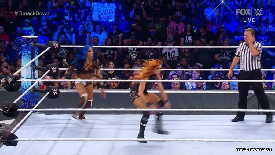 WWE_Supersized_SmackDown_2021_10_15_720p_HDTV_x264-NWCHD_mp4_005890295.jpg