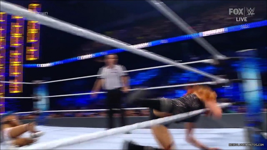 WWE_Supersized_SmackDown_2021_10_15_720p_HDTV_x264-NWCHD_mp4_005893898.jpg