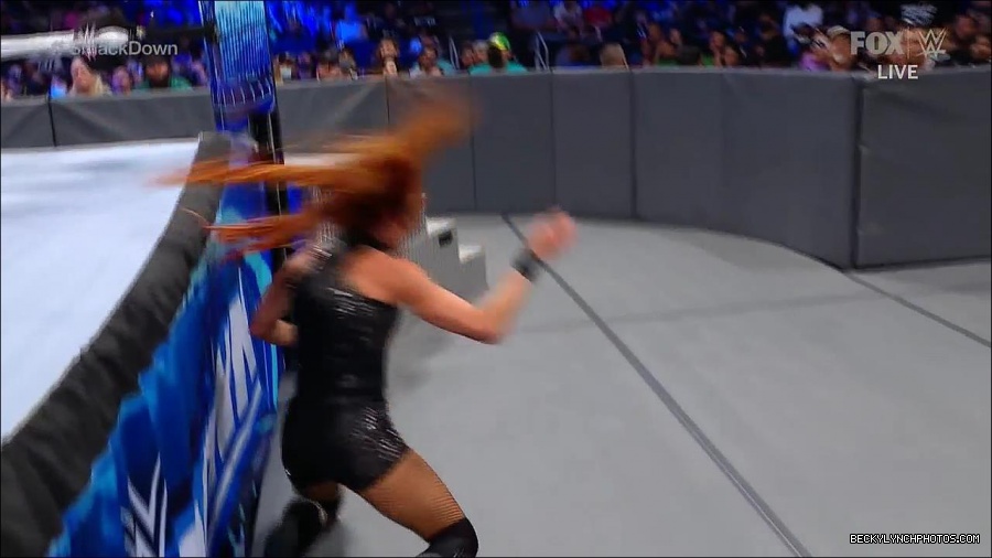 WWE_Supersized_SmackDown_2021_10_15_720p_HDTV_x264-NWCHD_mp4_005895100.jpg