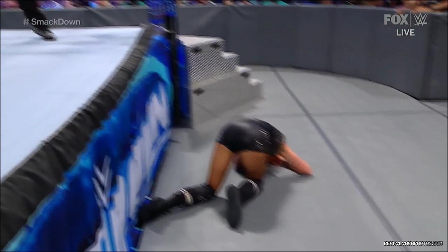 WWE_Supersized_SmackDown_2021_10_15_720p_HDTV_x264-NWCHD_mp4_005896301.jpg
