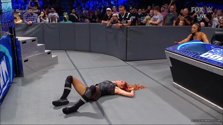 WWE_Supersized_SmackDown_2021_10_15_720p_HDTV_x264-NWCHD_mp4_005905310.jpg