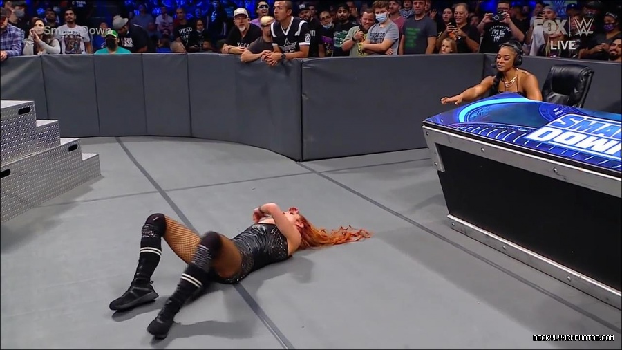 WWE_Supersized_SmackDown_2021_10_15_720p_HDTV_x264-NWCHD_mp4_005907112.jpg