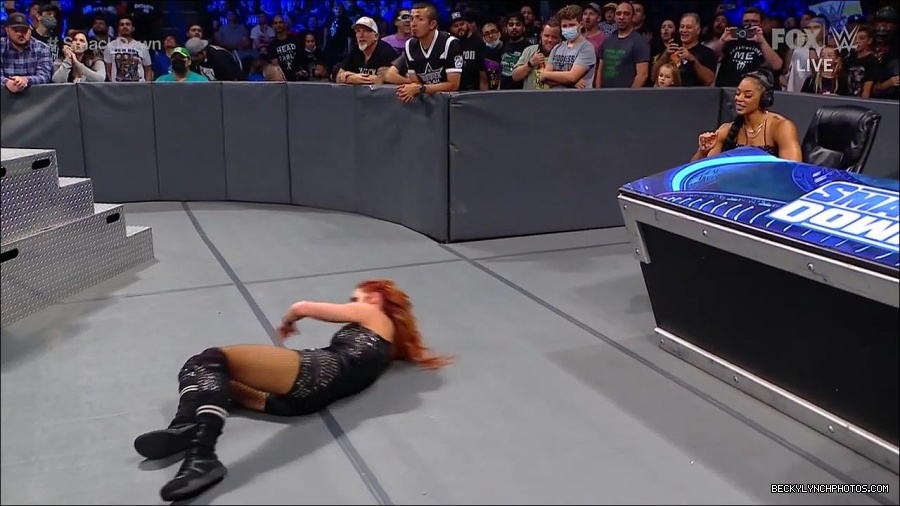 WWE_Supersized_SmackDown_2021_10_15_720p_HDTV_x264-NWCHD_mp4_005907712.jpg