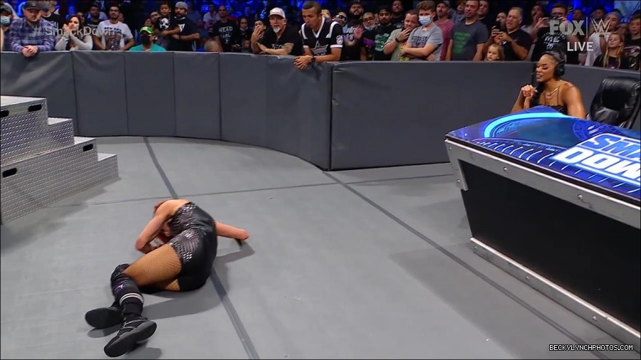 WWE_Supersized_SmackDown_2021_10_15_720p_HDTV_x264-NWCHD_mp4_005908913.jpg