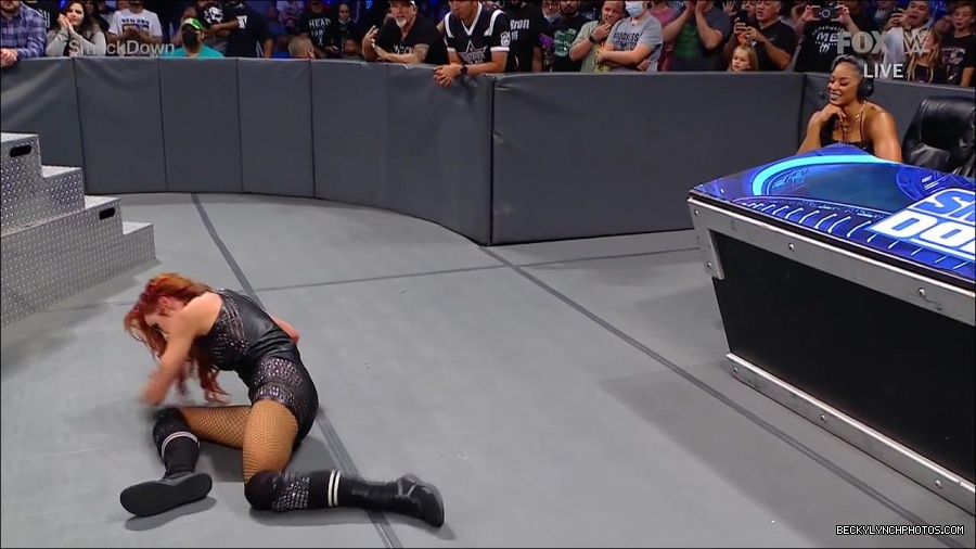 WWE_Supersized_SmackDown_2021_10_15_720p_HDTV_x264-NWCHD_mp4_005910115.jpg