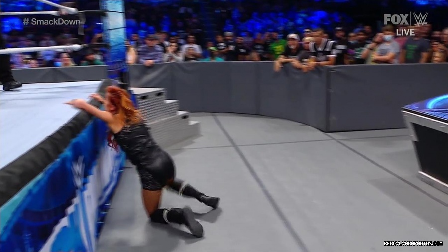 WWE_Supersized_SmackDown_2021_10_15_720p_HDTV_x264-NWCHD_mp4_005914319.jpg