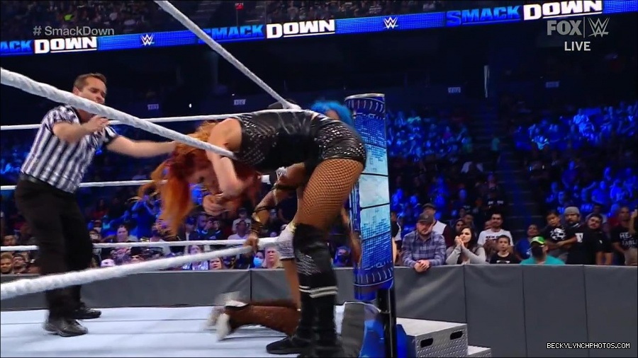 WWE_Supersized_SmackDown_2021_10_15_720p_HDTV_x264-NWCHD_mp4_005917922.jpg