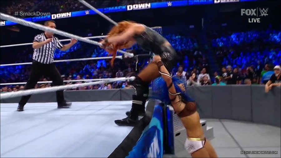 WWE_Supersized_SmackDown_2021_10_15_720p_HDTV_x264-NWCHD_mp4_005919724.jpg