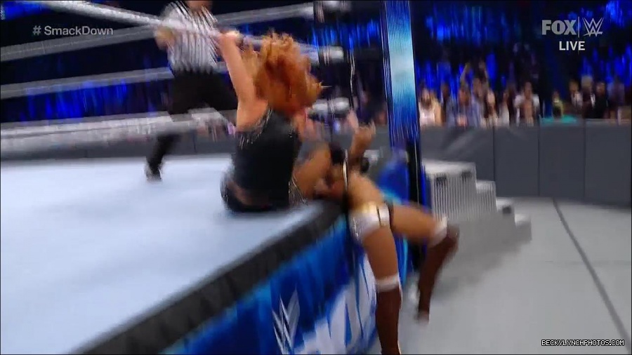 WWE_Supersized_SmackDown_2021_10_15_720p_HDTV_x264-NWCHD_mp4_005923328.jpg