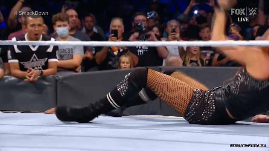 WWE_Supersized_SmackDown_2021_10_15_720p_HDTV_x264-NWCHD_mp4_005924529.jpg