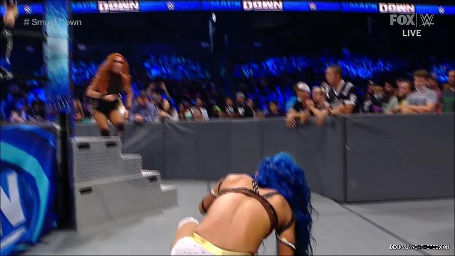 WWE_Supersized_SmackDown_2021_10_15_720p_HDTV_x264-NWCHD_mp4_005941946.jpg