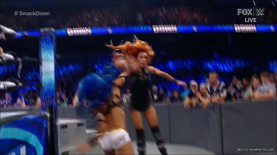 WWE_Supersized_SmackDown_2021_10_15_720p_HDTV_x264-NWCHD_mp4_005943148.jpg