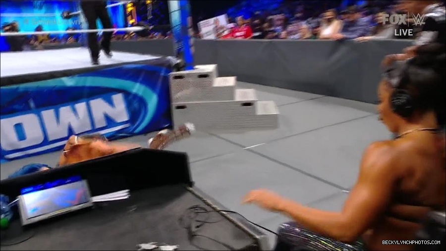 WWE_Supersized_SmackDown_2021_10_15_720p_HDTV_x264-NWCHD_mp4_005944349.jpg