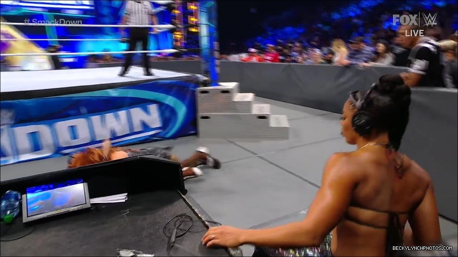 WWE_Supersized_SmackDown_2021_10_15_720p_HDTV_x264-NWCHD_mp4_005944949.jpg