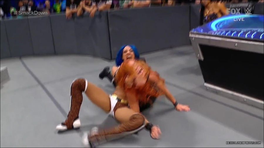 WWE_Supersized_SmackDown_2021_10_15_720p_HDTV_x264-NWCHD_mp4_005946751.jpg