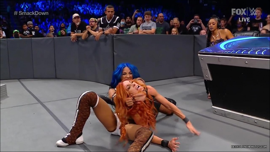 WWE_Supersized_SmackDown_2021_10_15_720p_HDTV_x264-NWCHD_mp4_005947352.jpg