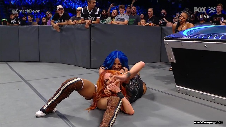 WWE_Supersized_SmackDown_2021_10_15_720p_HDTV_x264-NWCHD_mp4_005951556.jpg