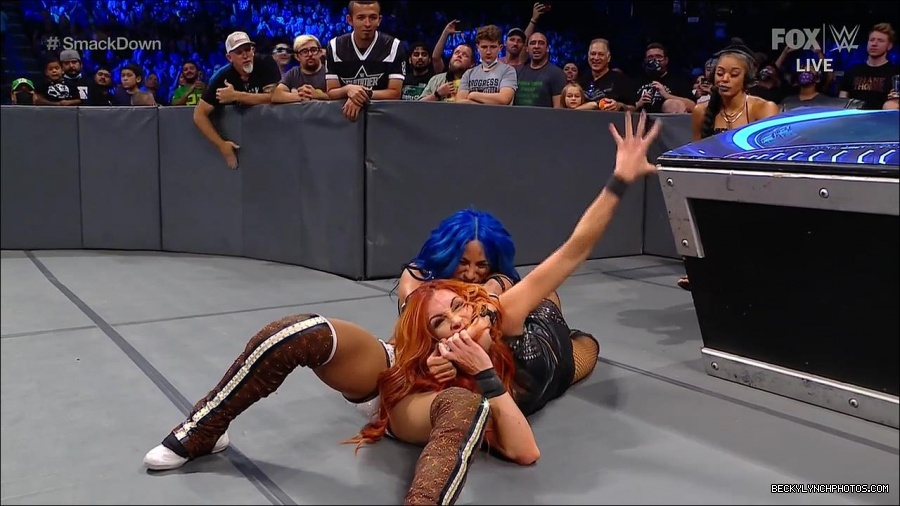 WWE_Supersized_SmackDown_2021_10_15_720p_HDTV_x264-NWCHD_mp4_005952157.jpg