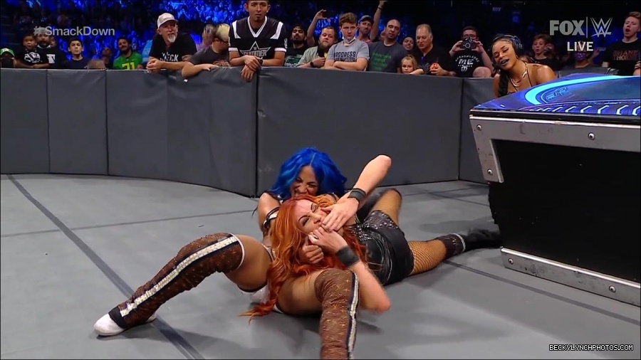 WWE_Supersized_SmackDown_2021_10_15_720p_HDTV_x264-NWCHD_mp4_005954559.jpg