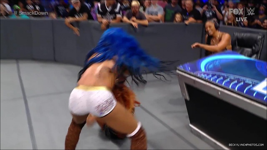 WWE_Supersized_SmackDown_2021_10_15_720p_HDTV_x264-NWCHD_mp4_005958163.jpg