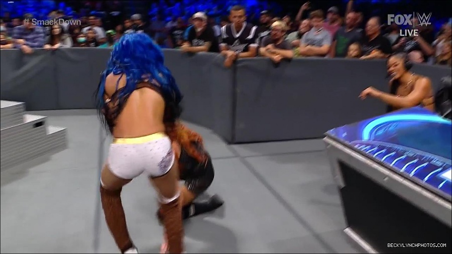 WWE_Supersized_SmackDown_2021_10_15_720p_HDTV_x264-NWCHD_mp4_005958763.jpg