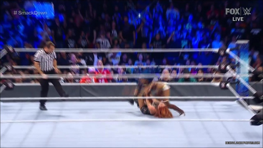 WWE_Supersized_SmackDown_2021_10_15_720p_HDTV_x264-NWCHD_mp4_005968373.jpg
