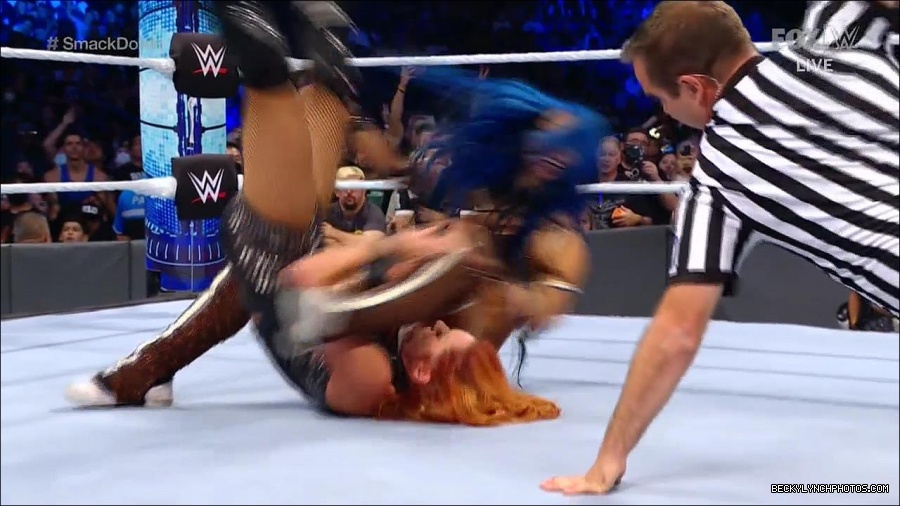 WWE_Supersized_SmackDown_2021_10_15_720p_HDTV_x264-NWCHD_mp4_005972577.jpg
