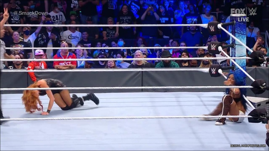 WWE_Supersized_SmackDown_2021_10_15_720p_HDTV_x264-NWCHD_mp4_005974979.jpg