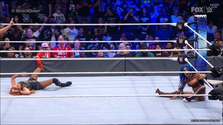 WWE_Supersized_SmackDown_2021_10_15_720p_HDTV_x264-NWCHD_mp4_005975580.jpg