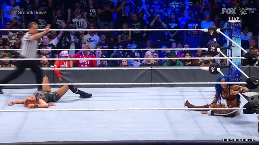 WWE_Supersized_SmackDown_2021_10_15_720p_HDTV_x264-NWCHD_mp4_005976181.jpg
