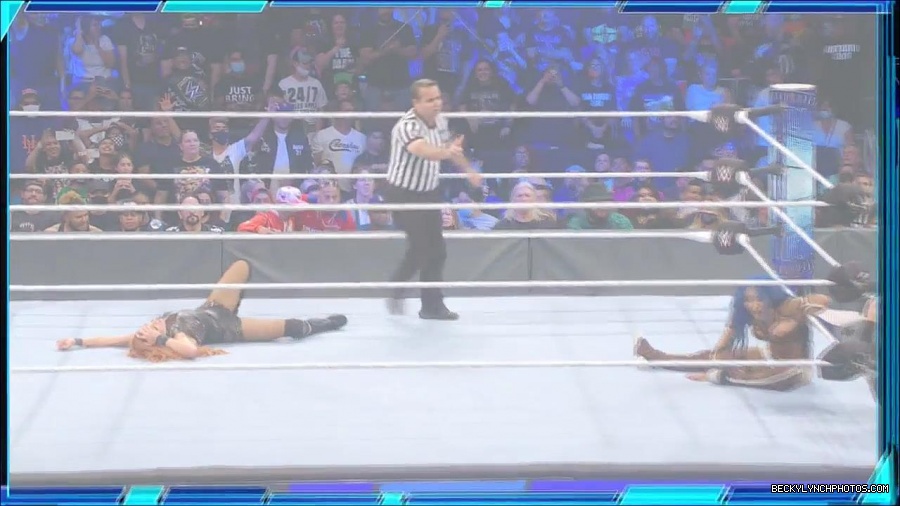 WWE_Supersized_SmackDown_2021_10_15_720p_HDTV_x264-NWCHD_mp4_005977382.jpg