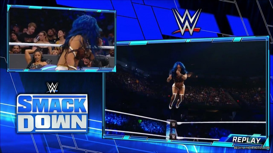 WWE_Supersized_SmackDown_2021_10_15_720p_HDTV_x264-NWCHD_mp4_005981586.jpg