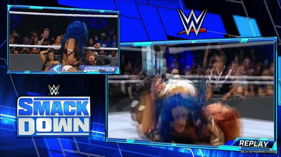 WWE_Supersized_SmackDown_2021_10_15_720p_HDTV_x264-NWCHD_mp4_005983388.jpg