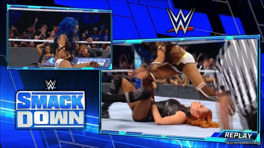 WWE_Supersized_SmackDown_2021_10_15_720p_HDTV_x264-NWCHD_mp4_005984589.jpg