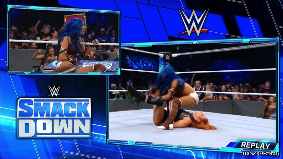 WWE_Supersized_SmackDown_2021_10_15_720p_HDTV_x264-NWCHD_mp4_005985190.jpg