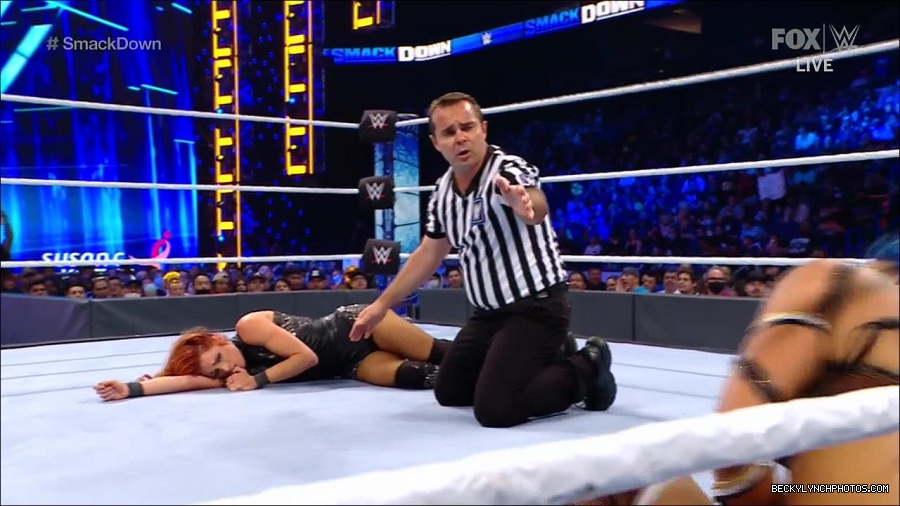 WWE_Supersized_SmackDown_2021_10_15_720p_HDTV_x264-NWCHD_mp4_005994199.jpg