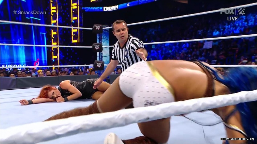 WWE_Supersized_SmackDown_2021_10_15_720p_HDTV_x264-NWCHD_mp4_005994799.jpg