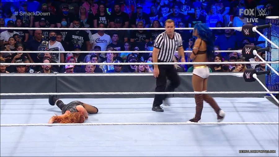 WWE_Supersized_SmackDown_2021_10_15_720p_HDTV_x264-NWCHD_mp4_006000205.jpg