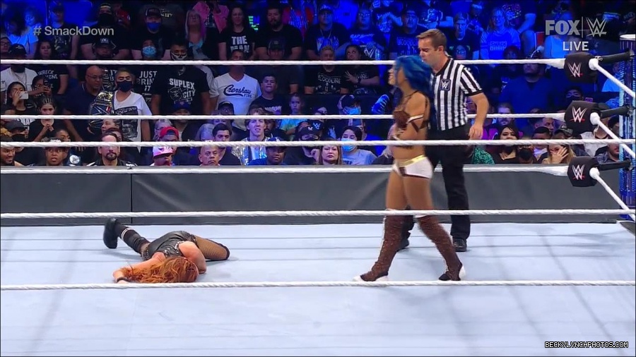 WWE_Supersized_SmackDown_2021_10_15_720p_HDTV_x264-NWCHD_mp4_006000805.jpg