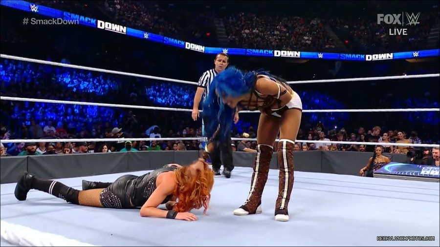WWE_Supersized_SmackDown_2021_10_15_720p_HDTV_x264-NWCHD_mp4_006002607.jpg