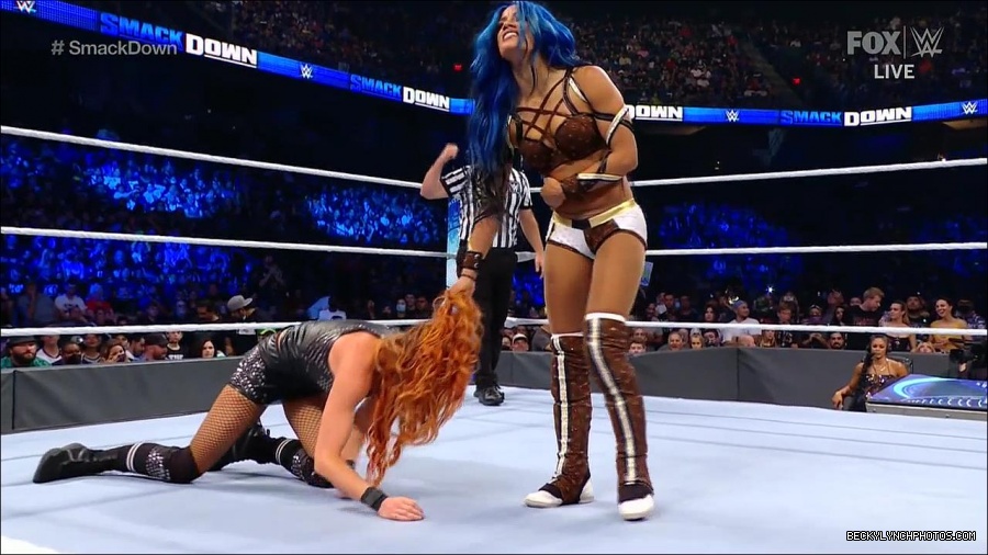 WWE_Supersized_SmackDown_2021_10_15_720p_HDTV_x264-NWCHD_mp4_006003808.jpg