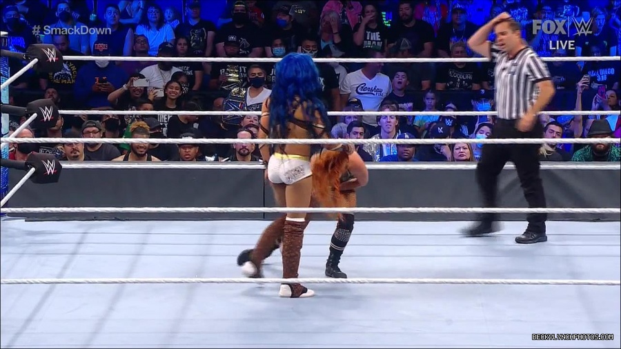 WWE_Supersized_SmackDown_2021_10_15_720p_HDTV_x264-NWCHD_mp4_006005610.jpg