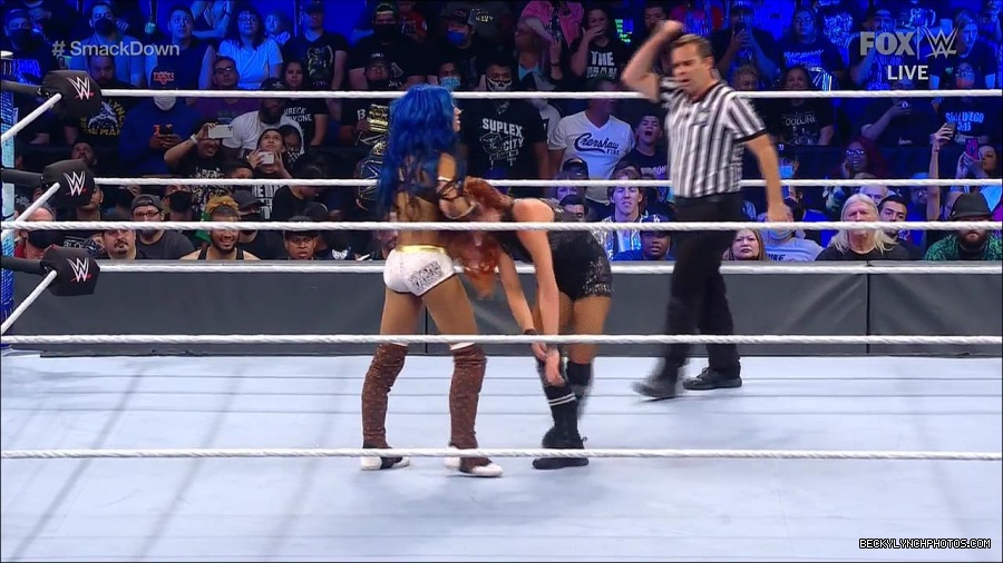 WWE_Supersized_SmackDown_2021_10_15_720p_HDTV_x264-NWCHD_mp4_006006211.jpg