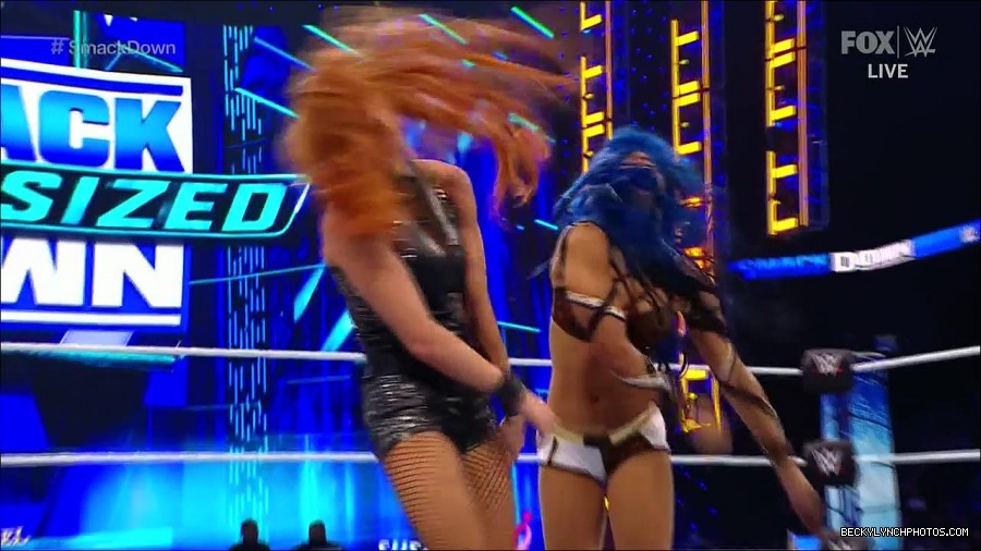 WWE_Supersized_SmackDown_2021_10_15_720p_HDTV_x264-NWCHD_mp4_006008613.jpg